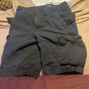 Size 32 black cargo American eagle